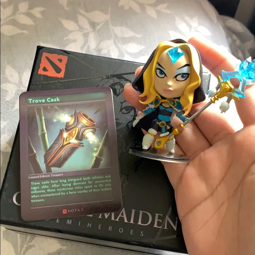 Dota 2 Demihero Crystal Maiden